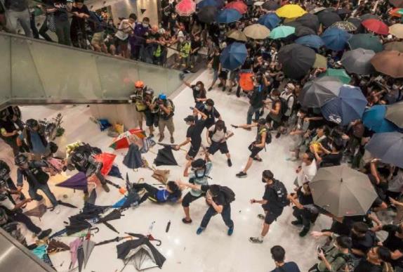 香港特区政府重申全力支持警方严正执法